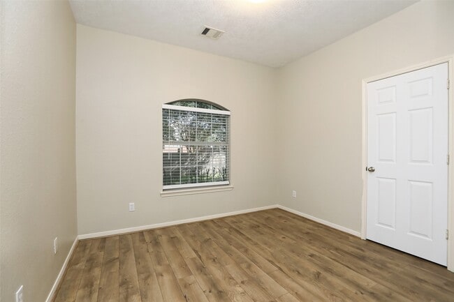 Building Photo - 8231 Gran Villa Dr