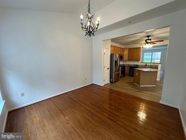 Building Photo - 1327 Lewis Ln