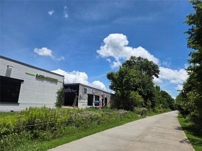 Building Photo - 1060 Grant Way SE