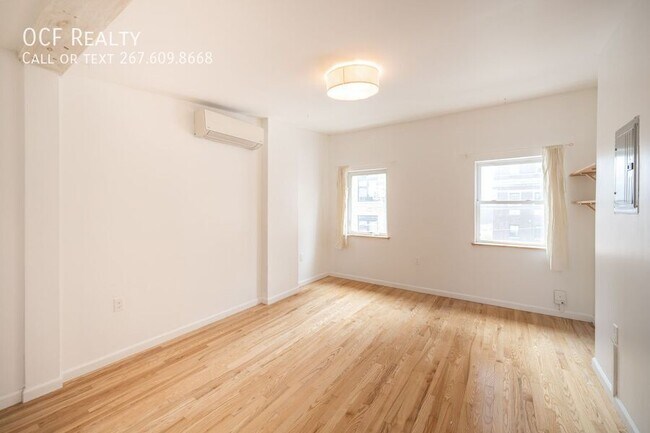 Building Photo - 711 W Thompson St