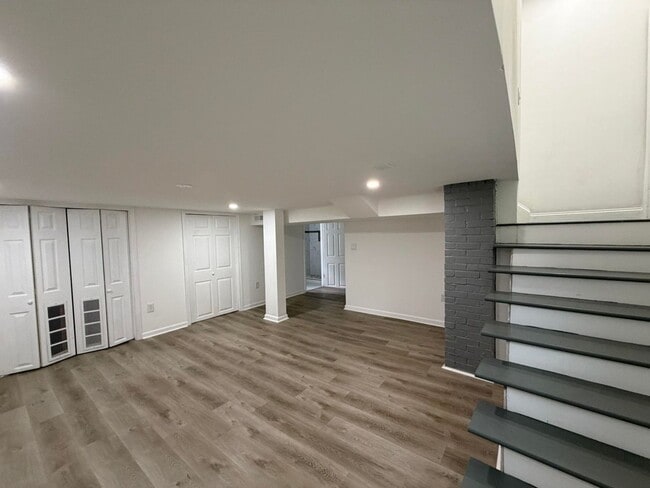 Building Photo - Spacious NE Roanoke City Home!