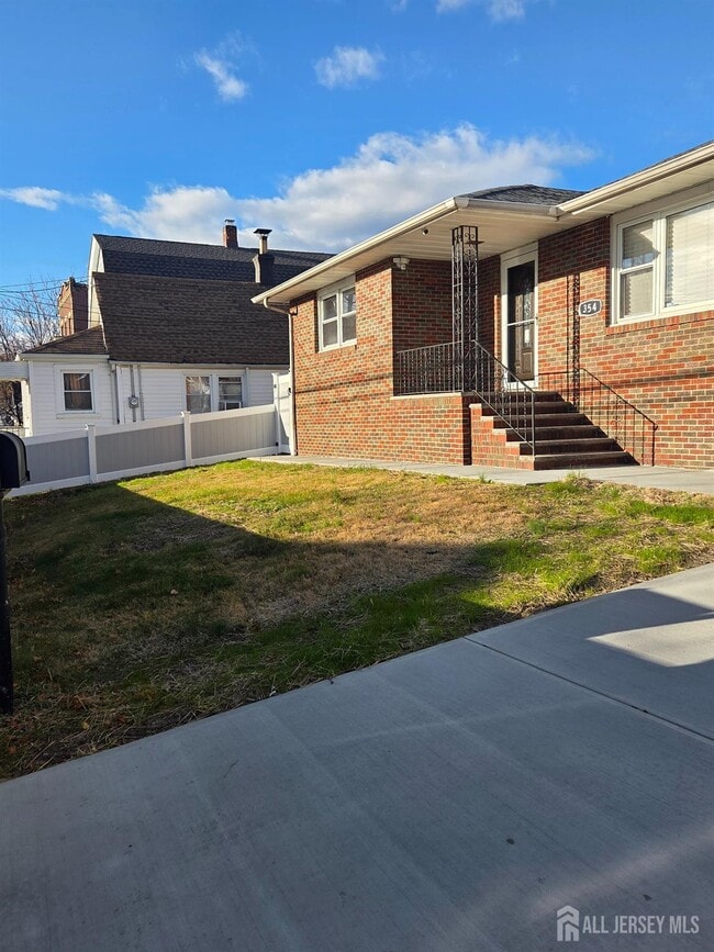 Primary Photo - 354 Alpine St