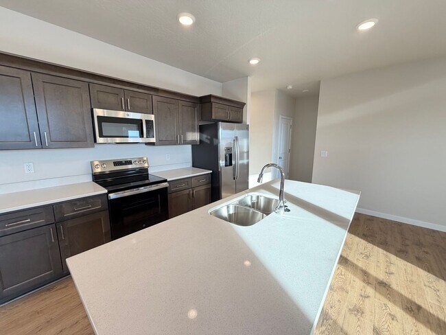 Building Photo - Brand New Foxtail Rancher