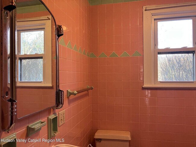 Building Photo - 274 N Rd