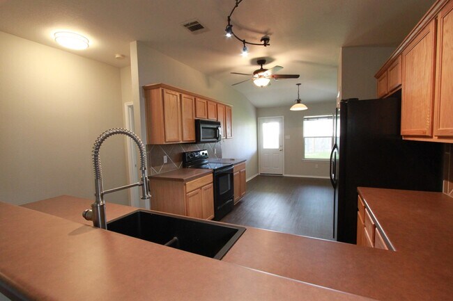 Building Photo - Hutto 3BR Gem ~ Open Layout, Large Yard & Prime Location