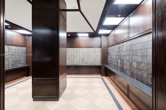 Building Photo - 600 NE 36th St