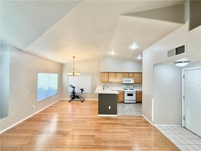 Building Photo - 4930 Black Bear Rd