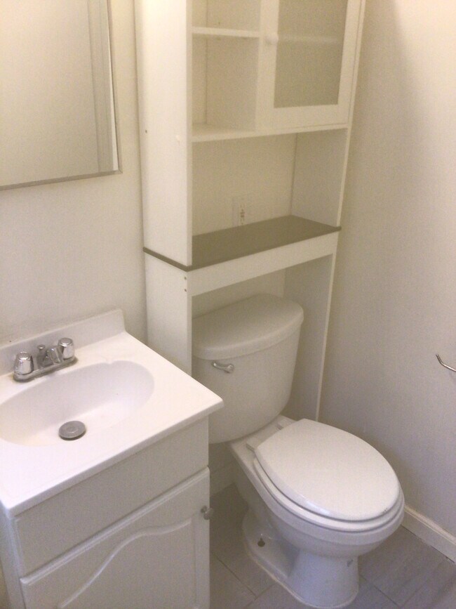 Building Photo - 11848 Mayfield Ave