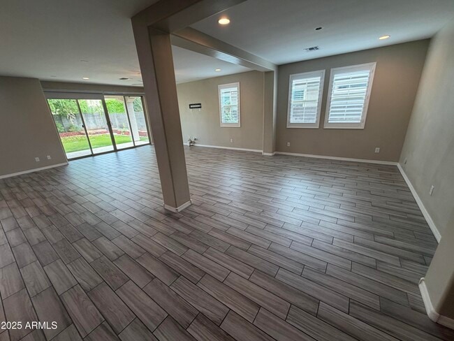 Building Photo - 1322 E Gemini Pl