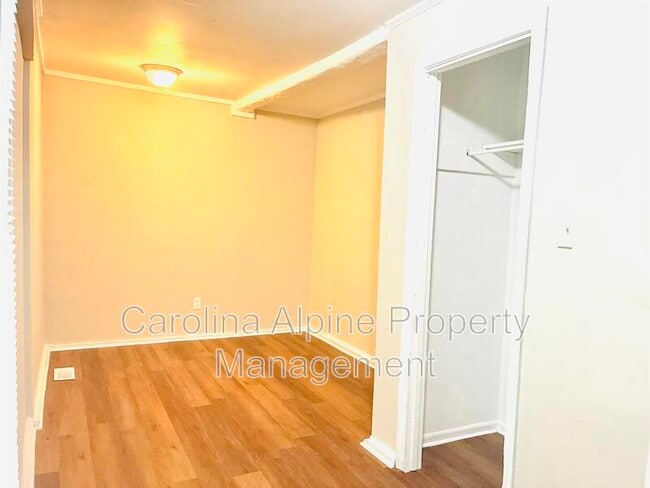 Building Photo - 403 S Yates St
