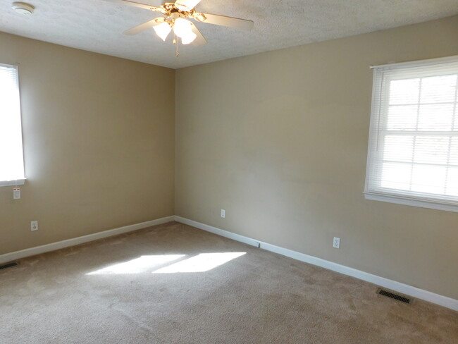 Building Photo - 1730 Elmwood Dr
