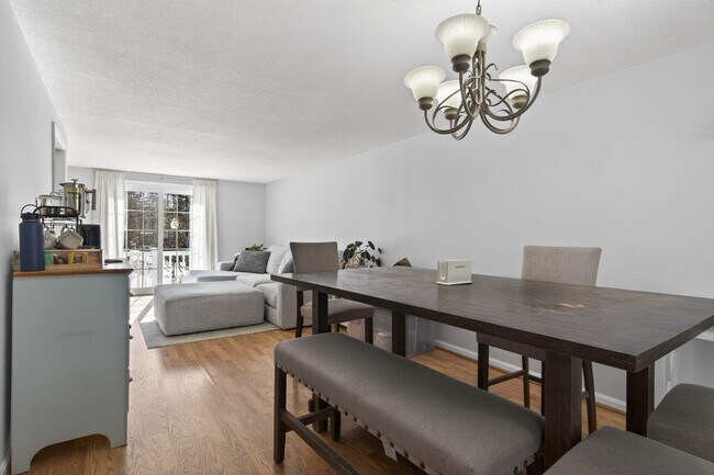 Building Photo - 9 Pine Meadows Dr