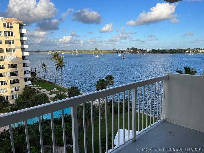 Building Photo - 2600 N Flagler Dr