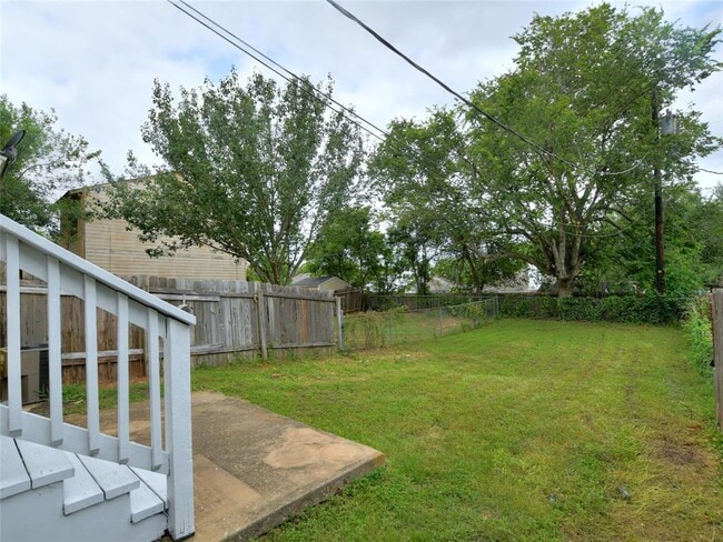 Building Photo - 116 Hillside Dr