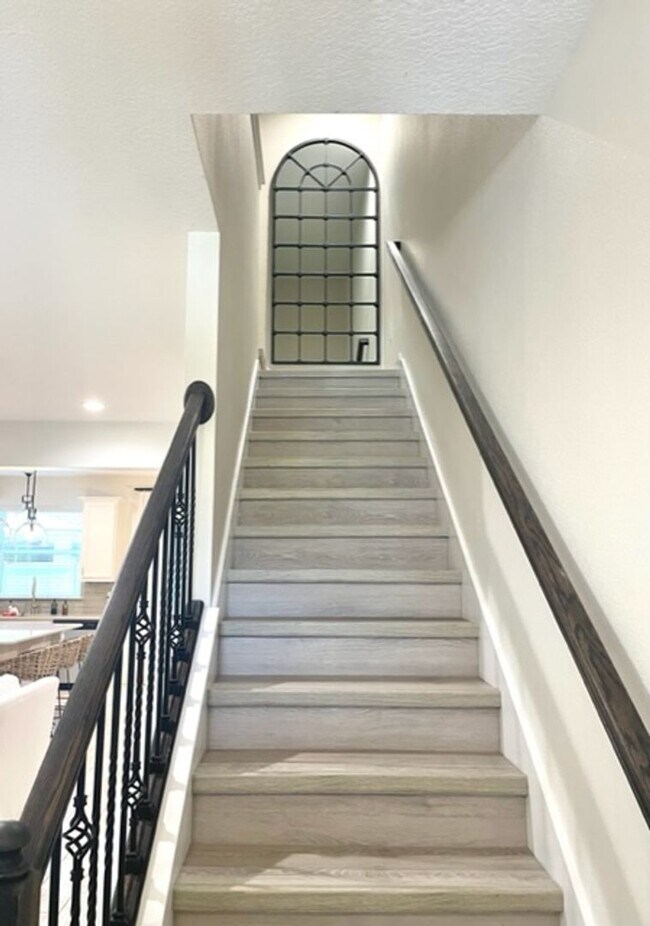 Building Photo - 3/2.5 ANNUAL/FURNISHED OPTION- GORGEOUS To...