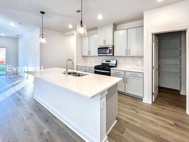 Building Photo - 649 Whitetail Ct