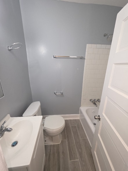 Building Photo - 1212 Holbrook St NE