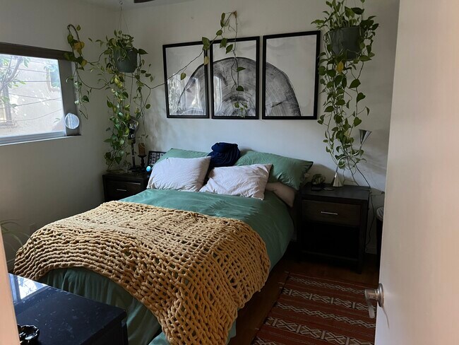 Building Photo - 4970 1/2 S Centinela Ave