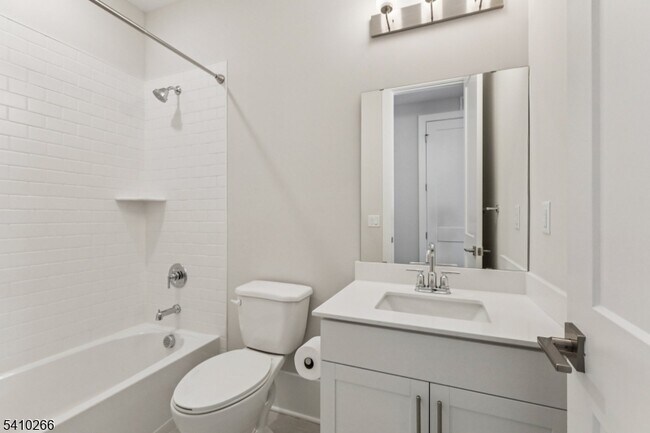 Building Photo - 179 Jasmine Dr