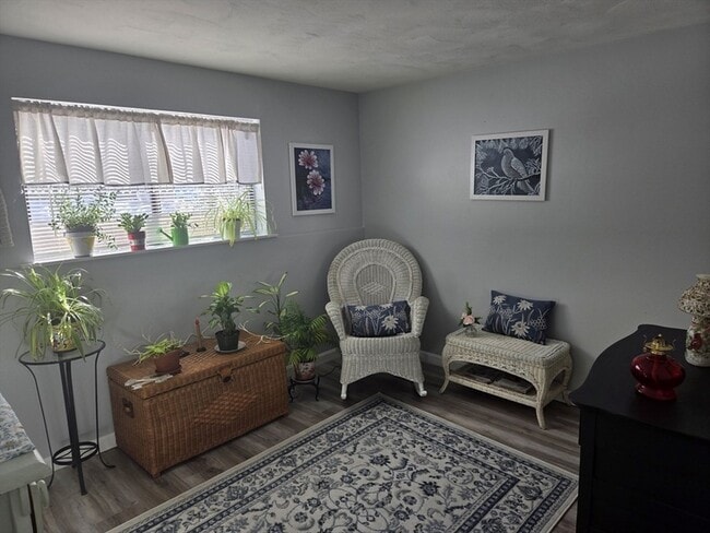 Building Photo - 176 Maple Ave