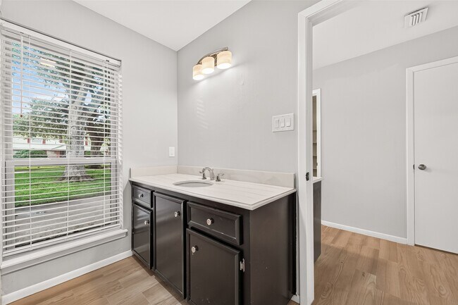 Building Photo - 2103 Winged Foot Dr