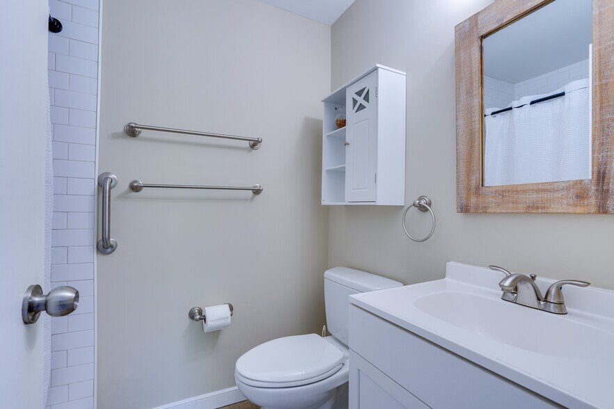 Building Photo - 8063 Saint Annes Ct