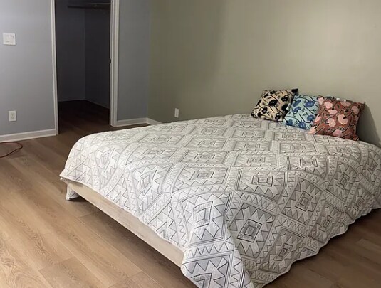 Building Photo - 12712 Moorpark St