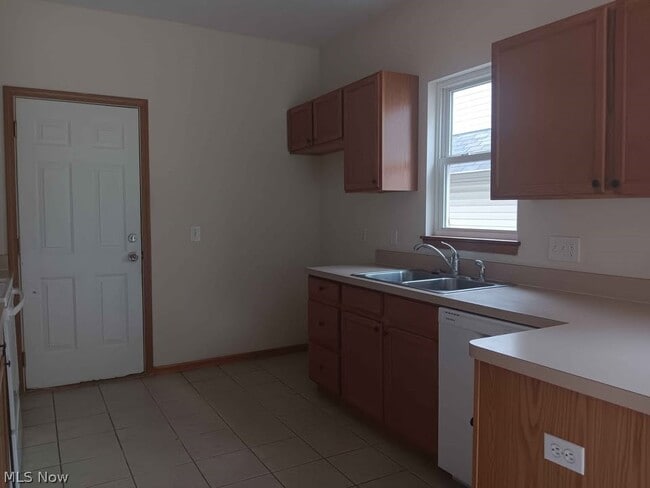 Building Photo - 4183 Westbrook Dr