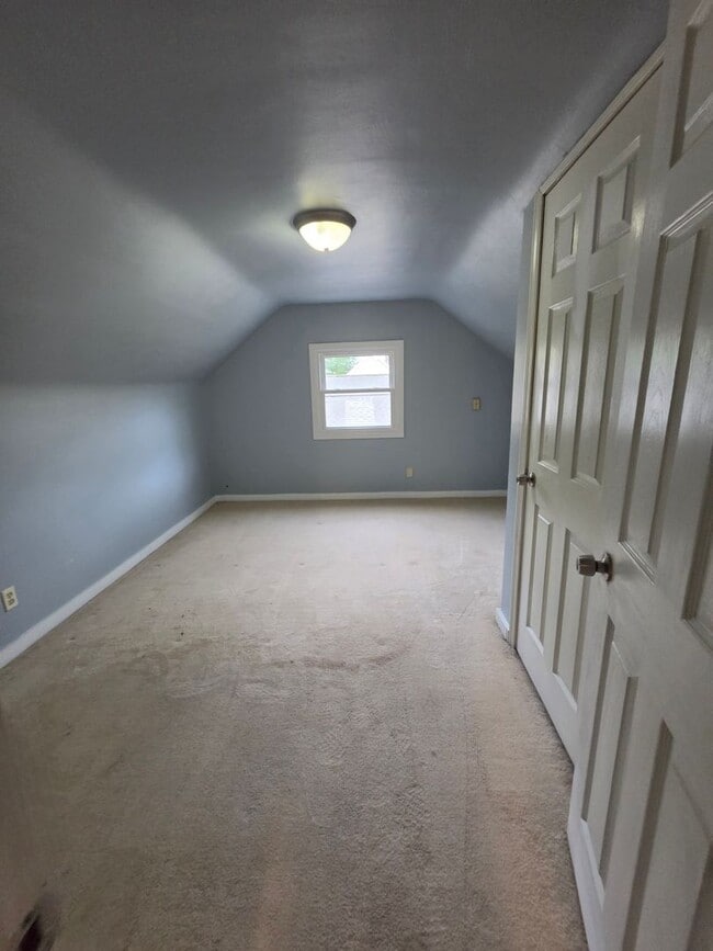 Building Photo - Single family home on east 38th