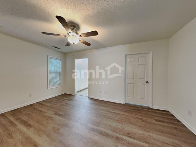 Building Photo - 5640 Regent Village Dr