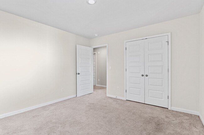 Building Photo - 552 Post Oak Ln
