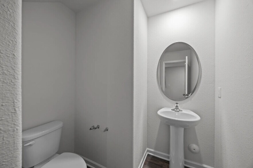 Building Photo - Room in House on Hazelburn Dr