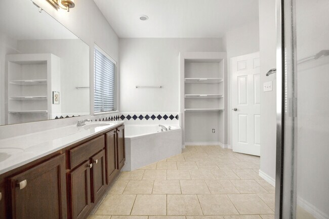 Building Photo - Spacious 3BR / 2BA Corner-Lot Home with Fenced Backyard & Garage