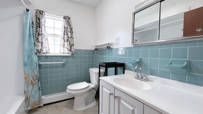 Building Photo - 421 Manila Ave