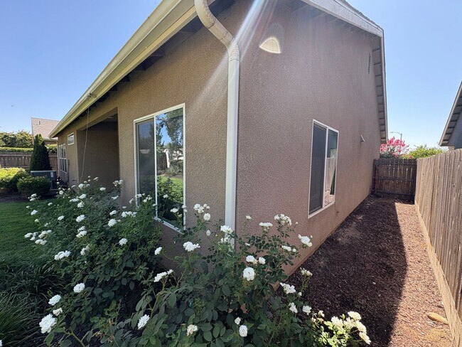 Building Photo - Lennar built home, coming soon!