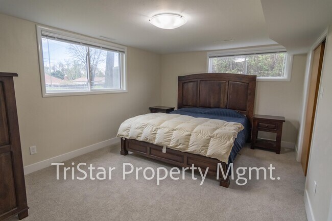 Building Photo - 207 Westcott Ave