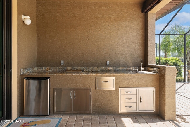 Building Photo - 663 S Lake Dr