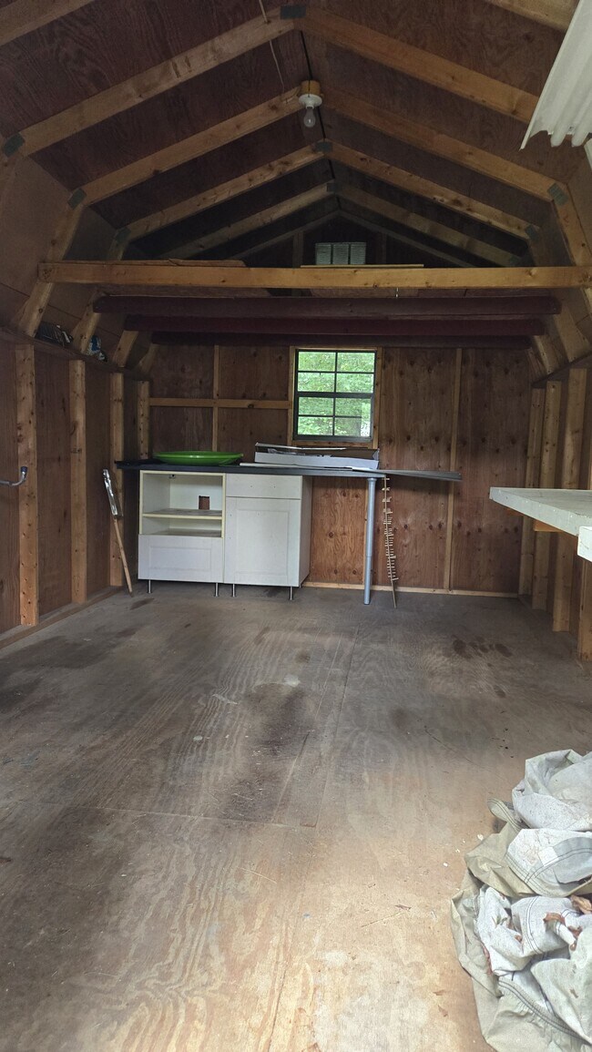 Building Photo - 474 Robin Ln
