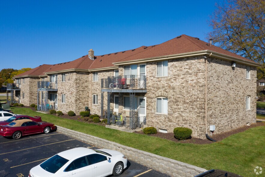 Stone Point Apartments Menomonee Falls, WI Apartment Finder