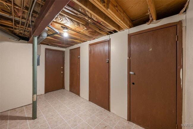 Building Photo - 22 E Rock Creek Manor