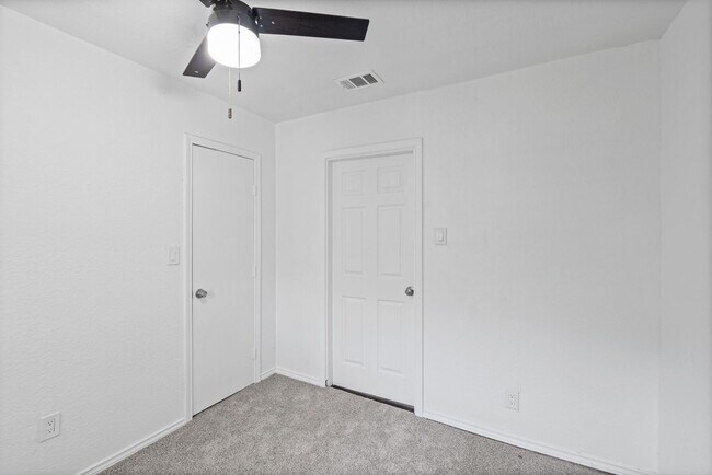 Building Photo - 2515 Yeager St