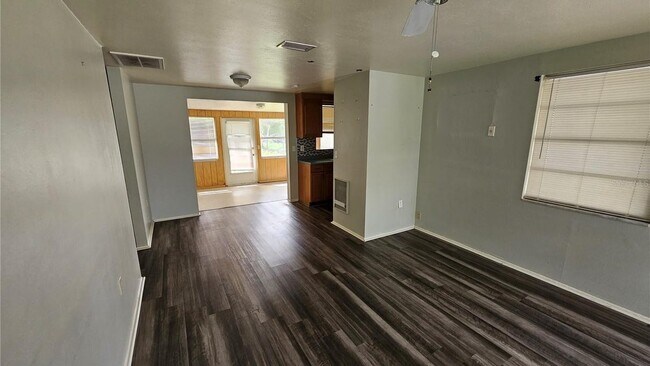 Building Photo - 2049 Florida Ave