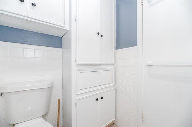 Building Photo - 2710 Yorktown Dr