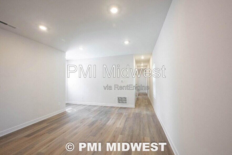Building Photo - 1525 E Market St