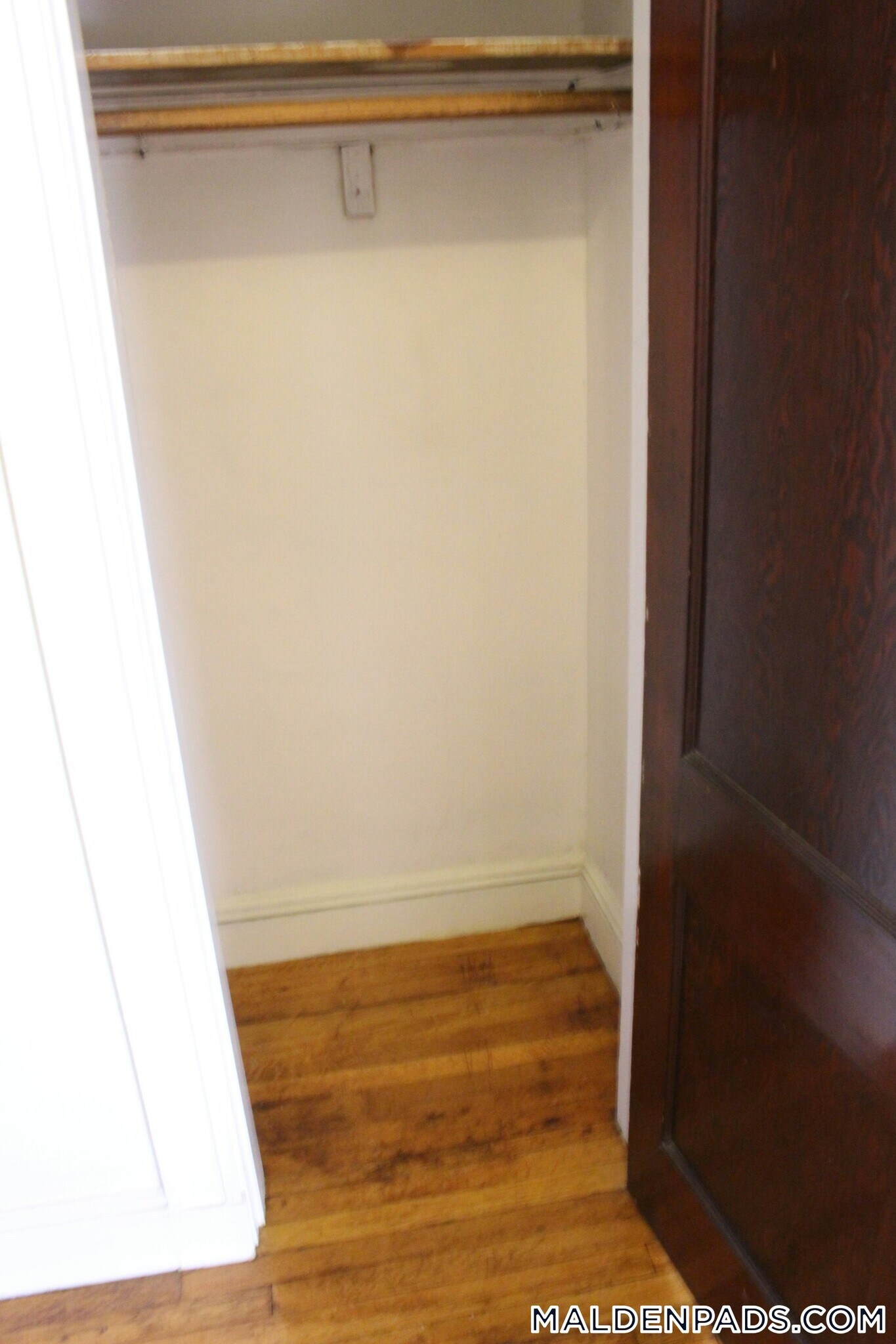 Building Photo - 86 Maple St