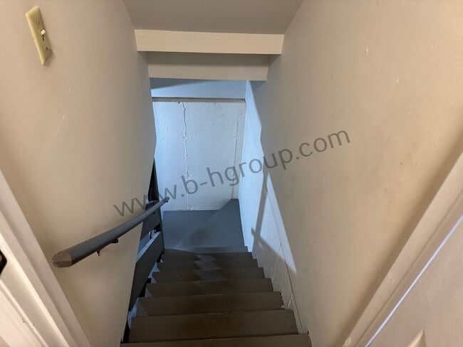 Building Photo - Rare Find!