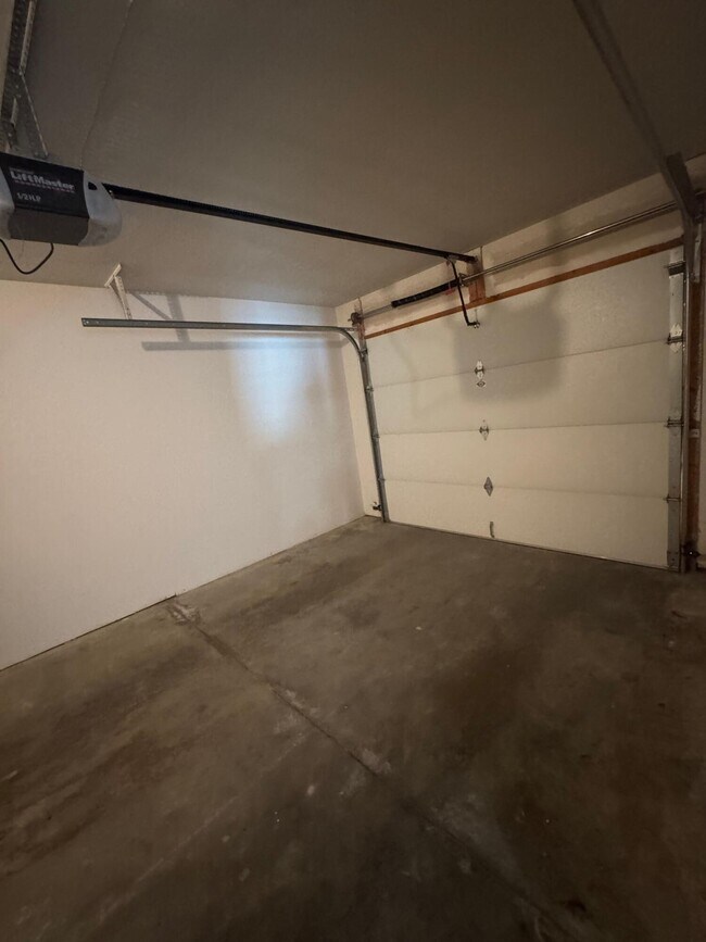 Building Photo - 3308 E St Charles Rd