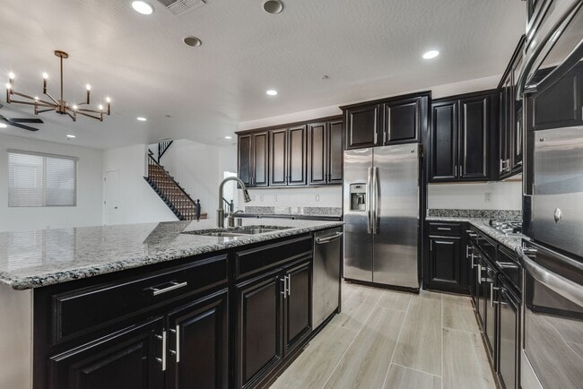 Building Photo - Welcome to your dream home located in the prestigious guard-gated community of Tuscany in Henderson!