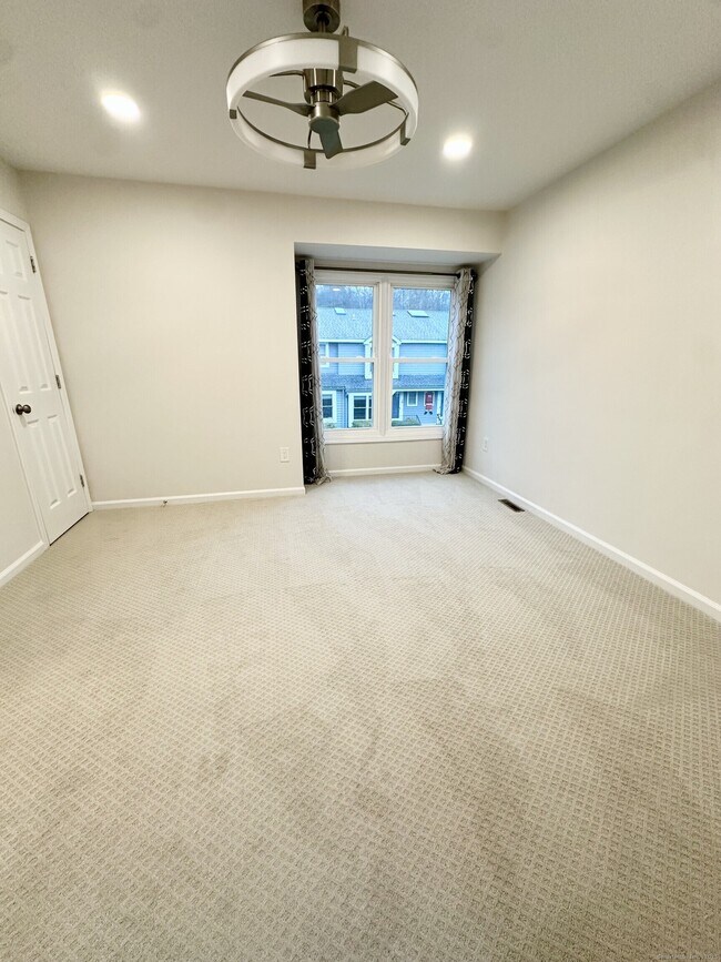 Building Photo - 26 Fawn Ridge Ln