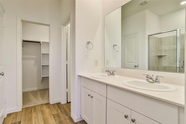 Building Photo - Cute Newer 4-2-2 N Ft. Worth